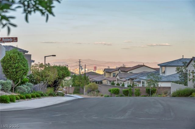 253 Robledo Street, Las Vegas, NV 89138