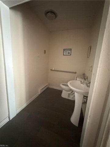 1126 George Washington Memorial HWY, Yorktown, VA 23693