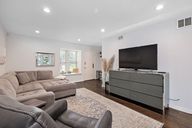 7615 Woodthrush Drive 15, Dallas, TX 75230