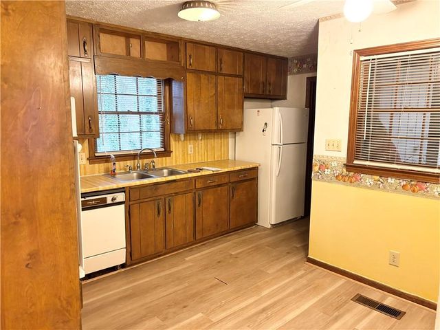 2356 Cambridge Street, Snellville, GA 30078