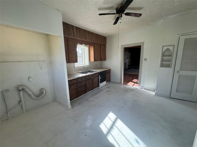 809 E Palestine Street, Mexia, TX 76667