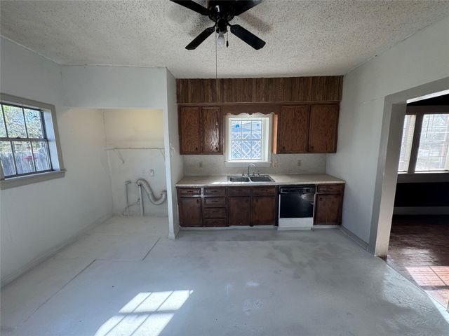 809 E Palestine Street, Mexia, TX 76667