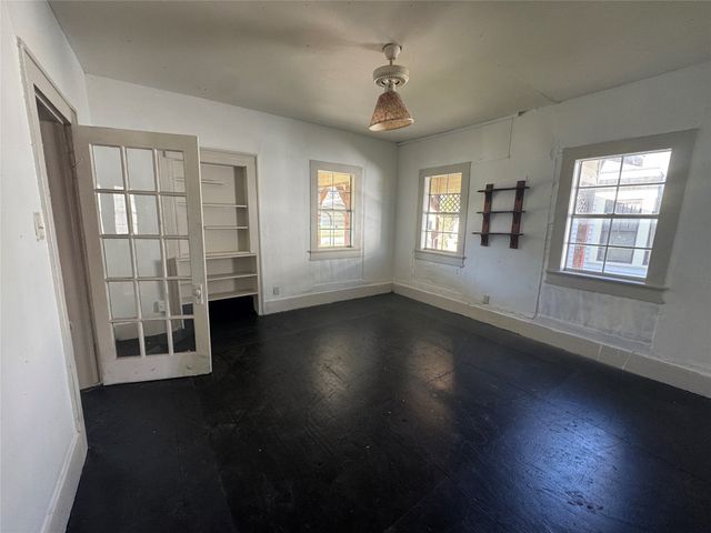 809 E Palestine Street, Mexia, TX 76667