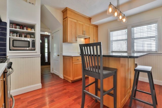 15 Crown St, Milton, MA 02186