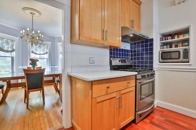 15 Crown St, Milton, MA 02186