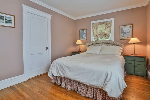 15 Crown St, Milton, MA 02186