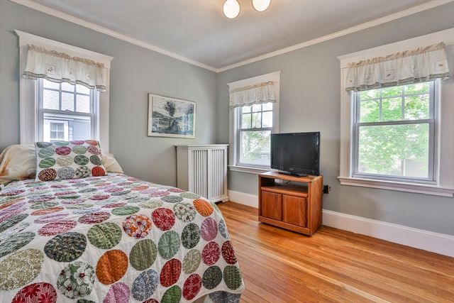 15 Crown St, Milton, MA 02186