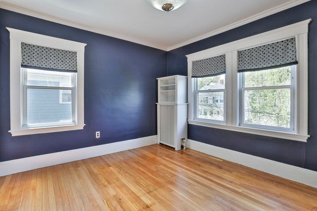 15 Crown St, Milton, MA 02186
