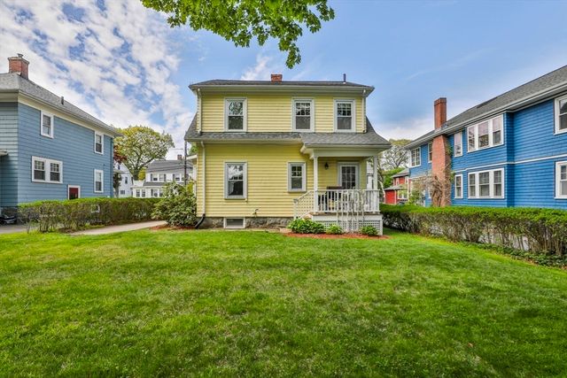 15 Crown St, Milton, MA 02186