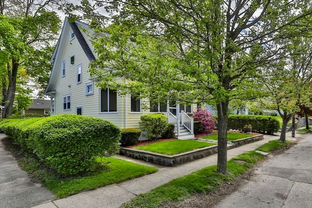 15 Crown St, Milton, MA 02186
