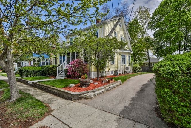 15 Crown St, Milton, MA 02186