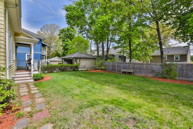 15 Crown St, Milton, MA 02186