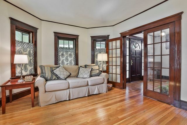 15 Crown St, Milton, MA 02186