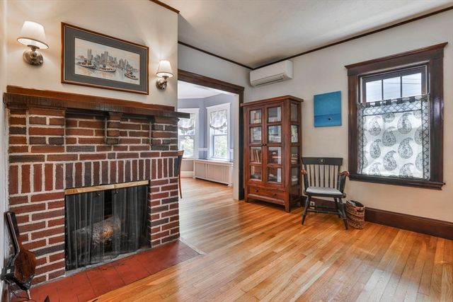15 Crown St, Milton, MA 02186