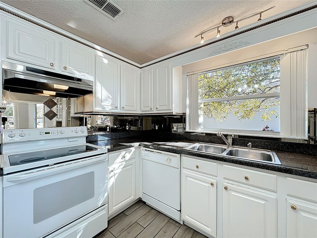 Image 29 of property listing at 1613 CARRERA DRIVE, The Villages, FL 32159