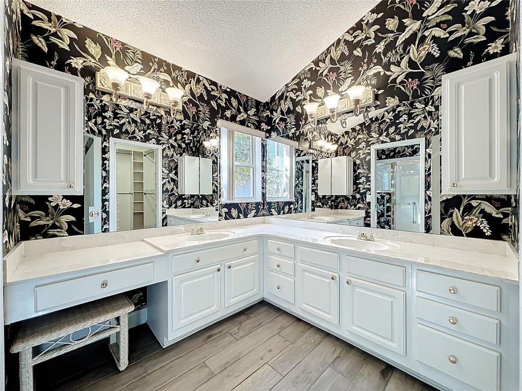 Image 5 of property listing at 1613 CARRERA DRIVE, The Villages, FL 32159