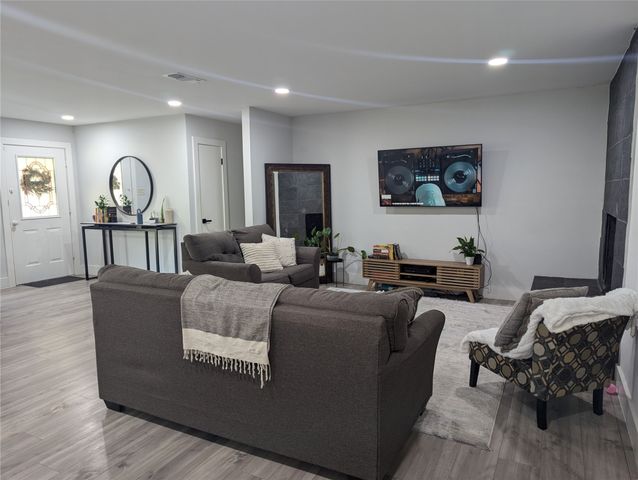 882 Magnolia Lane, Lancaster, TX 75146