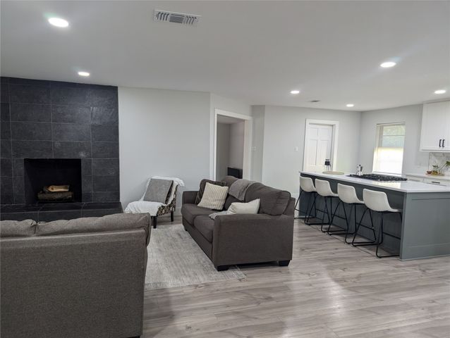 882 Magnolia Lane, Lancaster, TX 75146