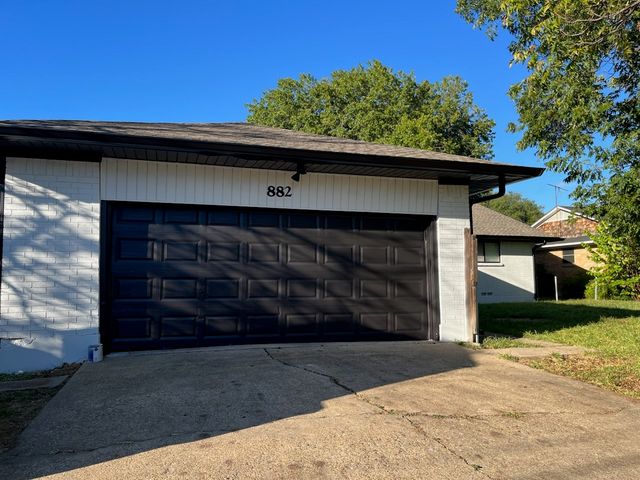 882 Magnolia Lane, Lancaster, TX 75146