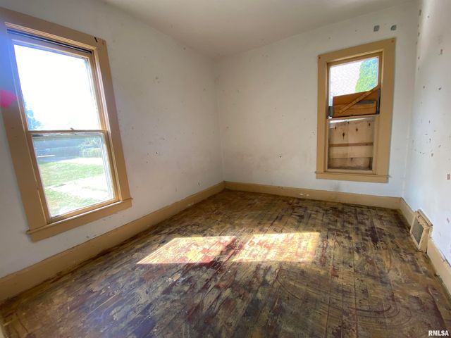 324 W SPRUCE Street, Canton, IL 61520