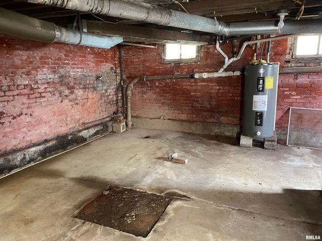 324 W SPRUCE Street, Canton, IL 61520