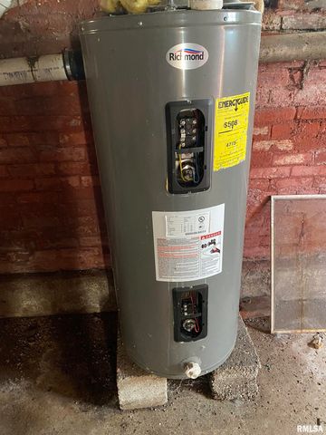 324 W SPRUCE Street, Canton, IL 61520