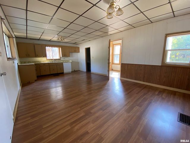 324 W SPRUCE Street, Canton, IL 61520