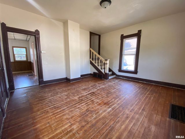 324 W SPRUCE Street, Canton, IL 61520