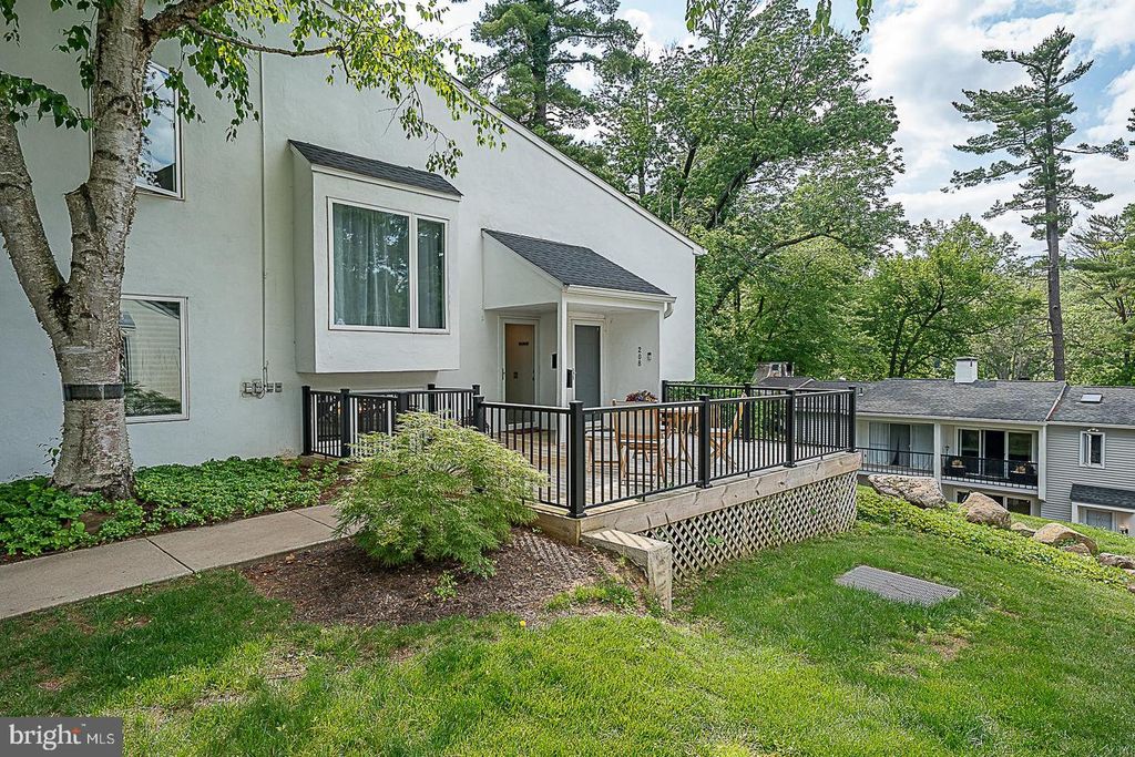 209 E CHELSEA CIR, Newtown Square, PA 19073