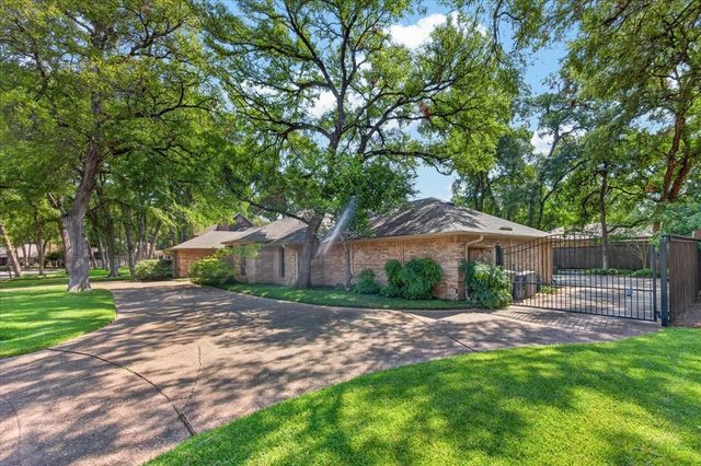 3520 Elm Creek Court, Fort Worth, TX 76109