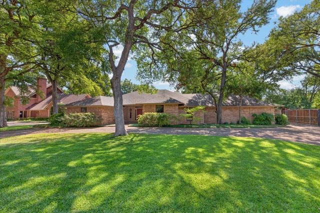 3520 Elm Creek Court, Fort Worth, TX 76109