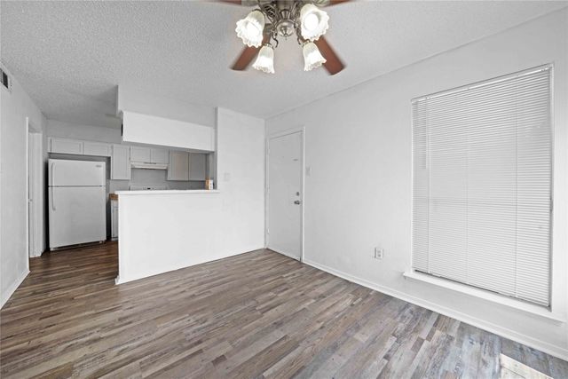 2205 Chase Court 2207, Dalworthington Gardens, TX 76013