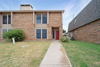 2205 Chase Court 2207, Dalworthington Gardens, TX 76013