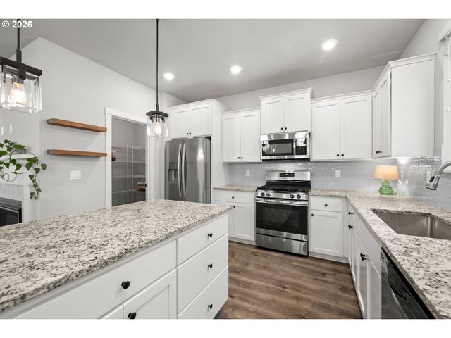 4255 Sw REDFERN Ave, Gresham, OR 97080