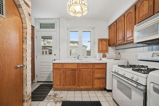 5735 N Ottawa Avenue, Chicago, IL 60631