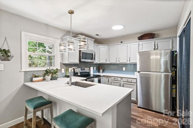 9486 Kings Falls Drive, Charlotte, NC 28210