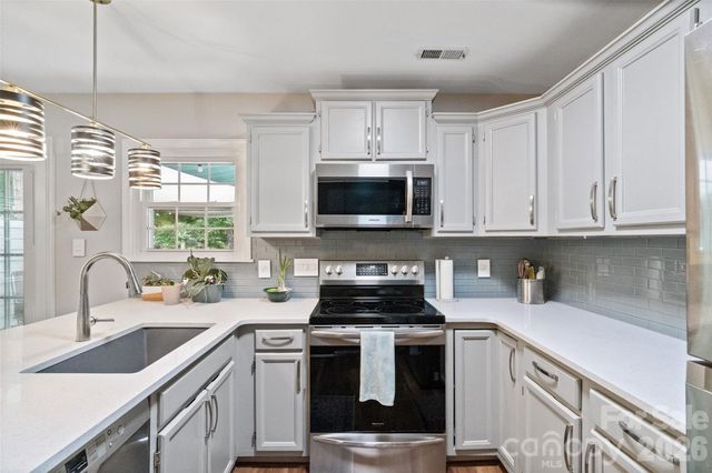 9486 Kings Falls Drive, Charlotte, NC 28210
