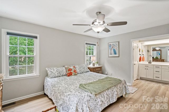 9486 Kings Falls Drive, Charlotte, NC 28210