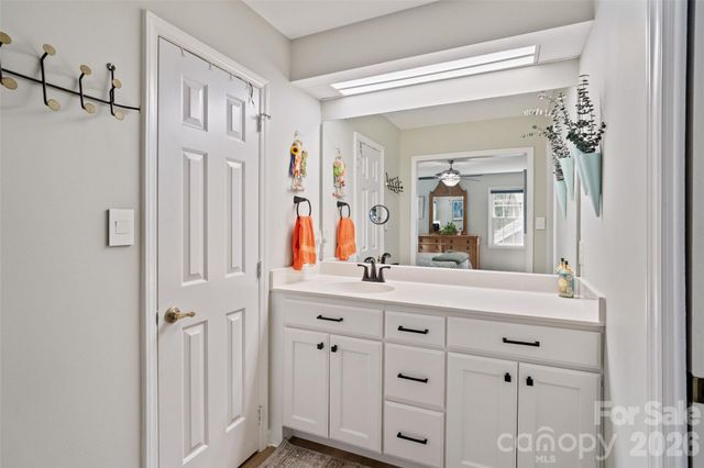 9486 Kings Falls Drive, Charlotte, NC 28210