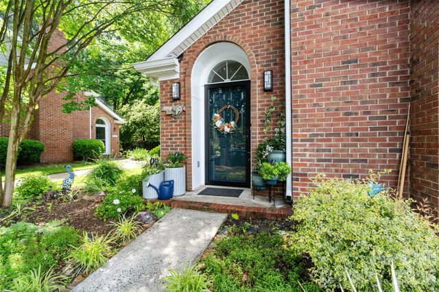 9486 Kings Falls Drive, Charlotte, NC 28210