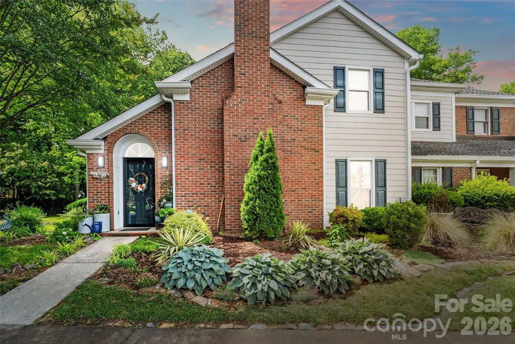9486 Kings Falls Drive, Charlotte, NC 28210