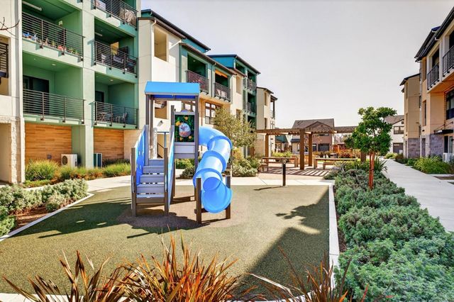 220 Waters Park Circle 304, San Mateo, CA 94403