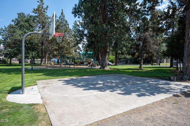 140 SE 4th Street, Bend, OR 97702