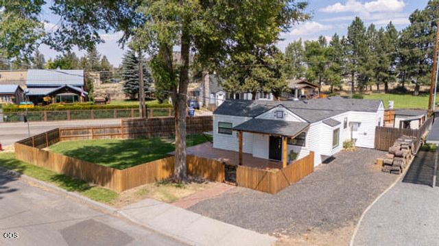 140 SE 4th Street, Bend, OR 97702