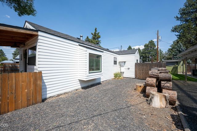 140 SE 4th Street, Bend, OR 97702