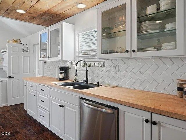 140 SE 4th Street, Bend, OR 97702