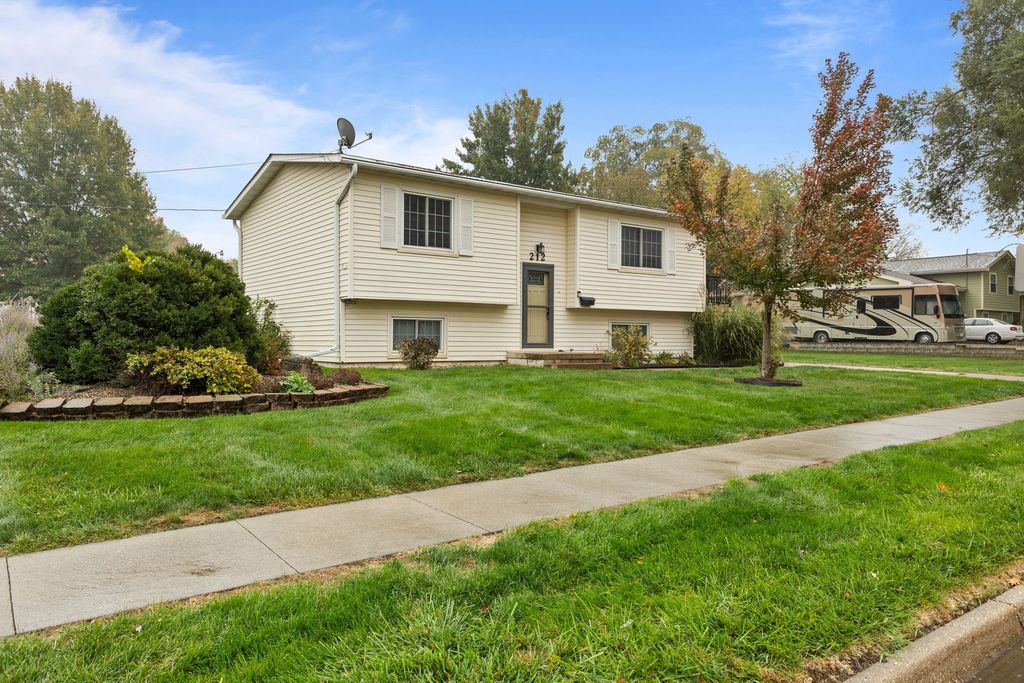 212 N 17th Street, Adel, IA 50003