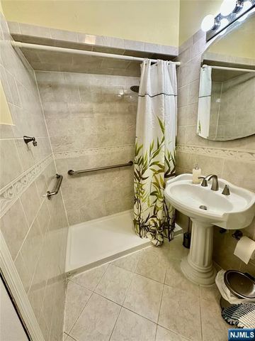 5841 Kennedy Boulevard, North Bergen, NJ 07047