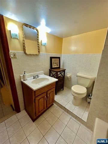 5841 Kennedy Boulevard, North Bergen, NJ 07047