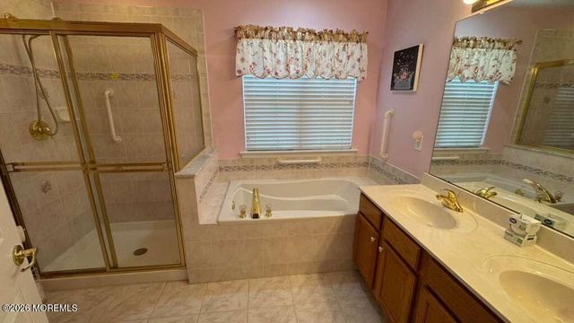 38 Morning Glory Lane, Lakewood, NJ 08701